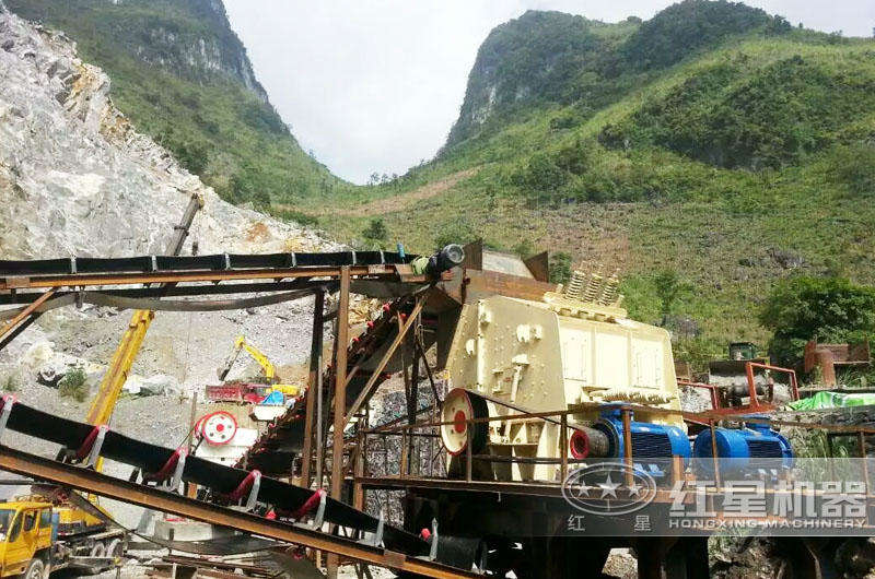 陜西100噸建筑磚塊粉碎生產(chǎn)現(xiàn)場 陜西100噸建筑磚塊粉碎生產(chǎn)現(xiàn)場