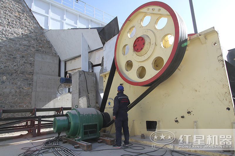 顎式破碎機作業圖 顎式破碎機作業圖