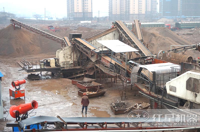 環保型移動式建筑垃圾破碎機現場 環保型移動式建筑垃圾破碎機現場