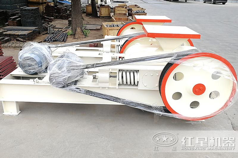小型對輥式破碎機(jī)圖片 小型對輥式破碎機(jī)圖片